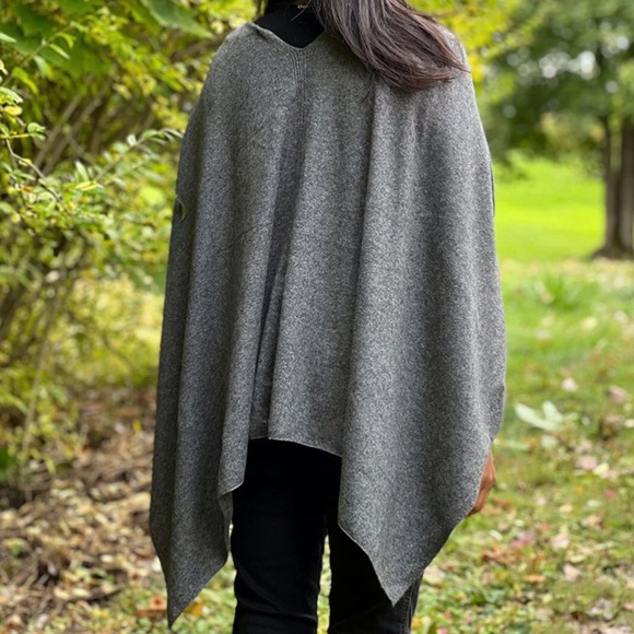 Elegant Gray Women's Poncho - Picture 2 of 15